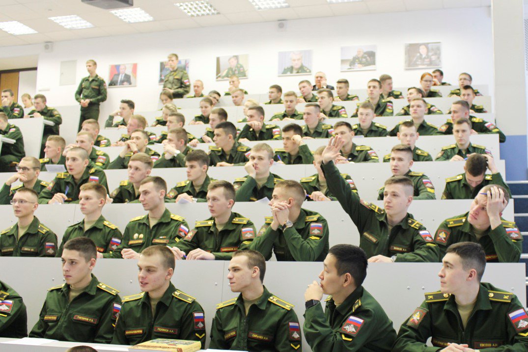 Объявлен набор в военные учебные заведения.